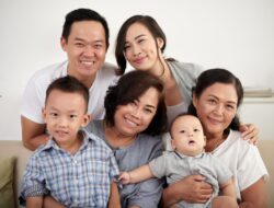 Rahasia Bahagia: 4 Batasan Orang Tua Pada Anak yang Sudah Menikah