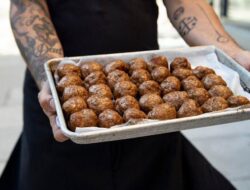 Resep Bola Daging Kambing Idul Adha: Empuk, Lezat, Nagih!